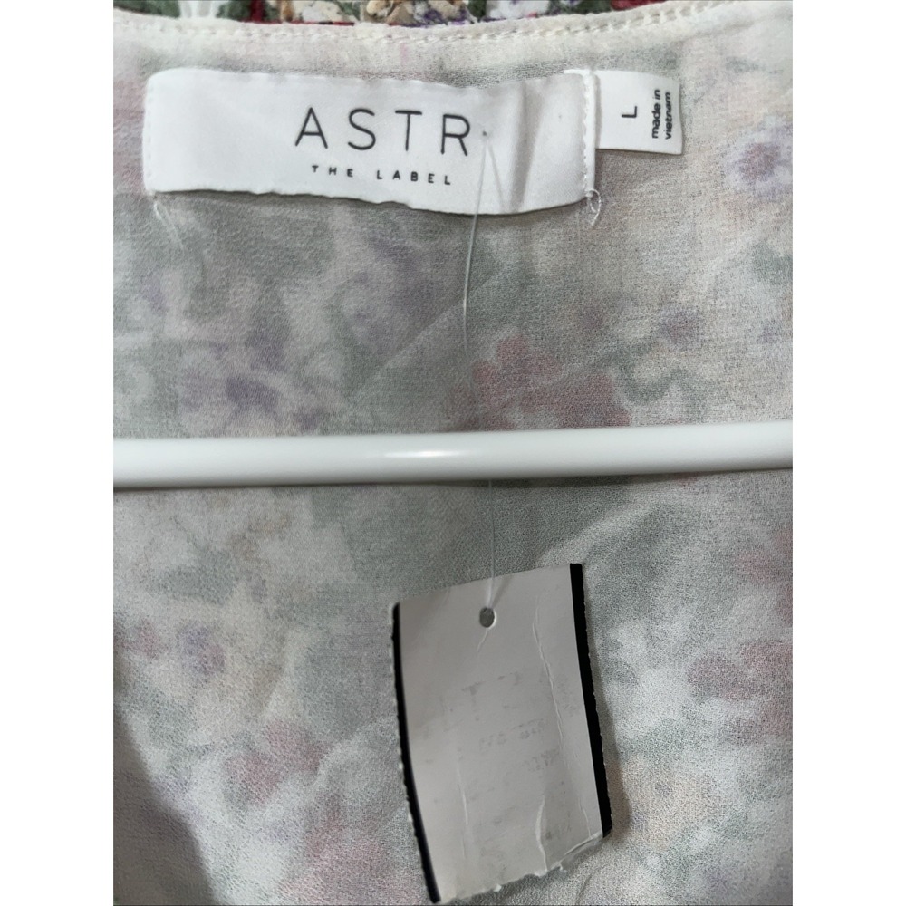 ASTR The Label Top L Ivory Coral Floral V-Neck Flutter Sleeve Fairycore Pastels - Picture 3 of 8